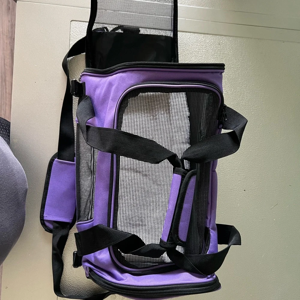 Purple dog/cat carrier. Size S-M. New.